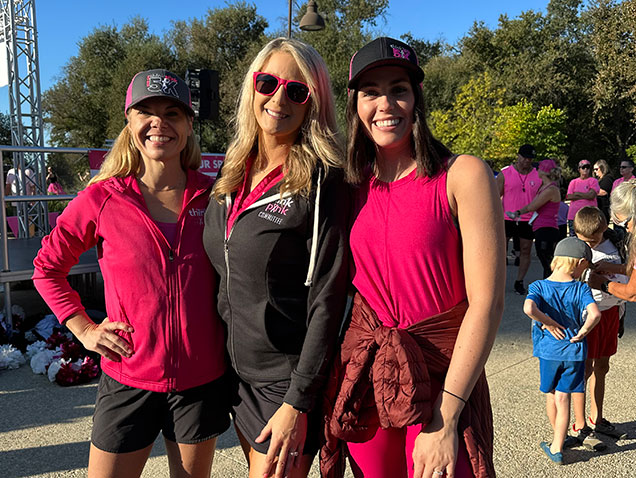 5k runners wearing pink